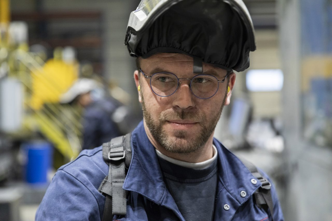 Photo industrielle de portrait métier dans une fonderie
